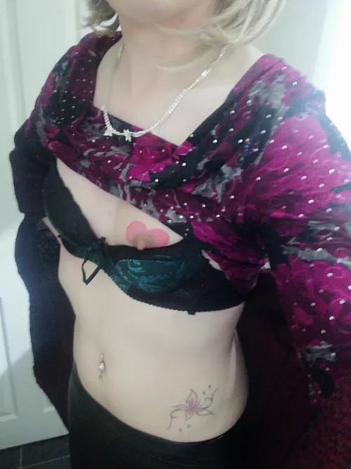 hiya does anyone like my nipples hearts? ❤️❤️