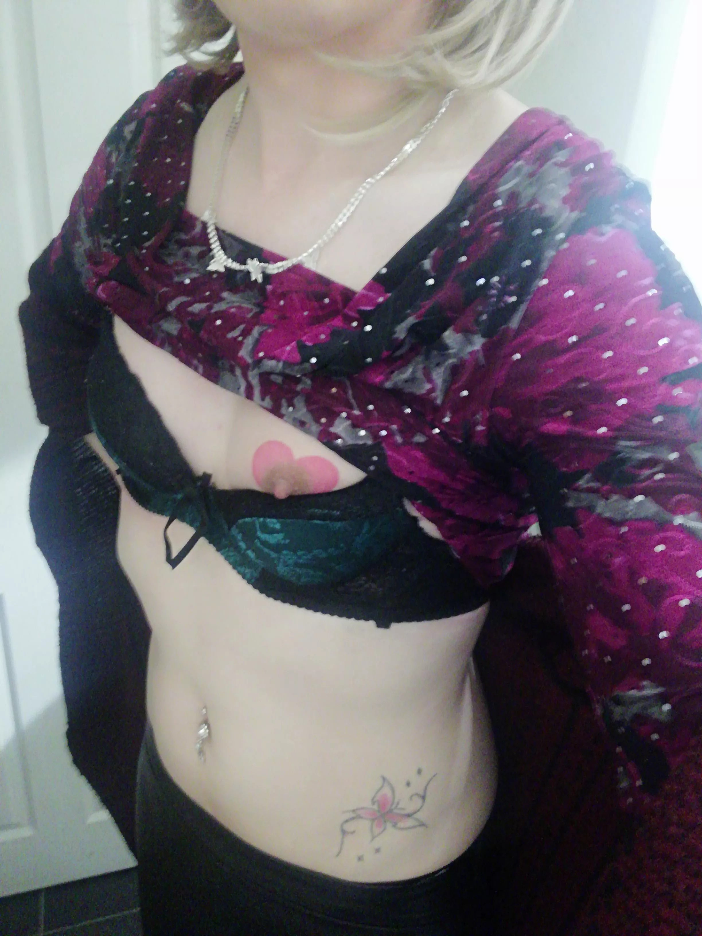 hiya does anyone like my nipples hearts? ❤️❤️