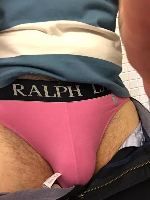 I don’t own many pairs of pink underwear. But I love these, I should wear them more often.