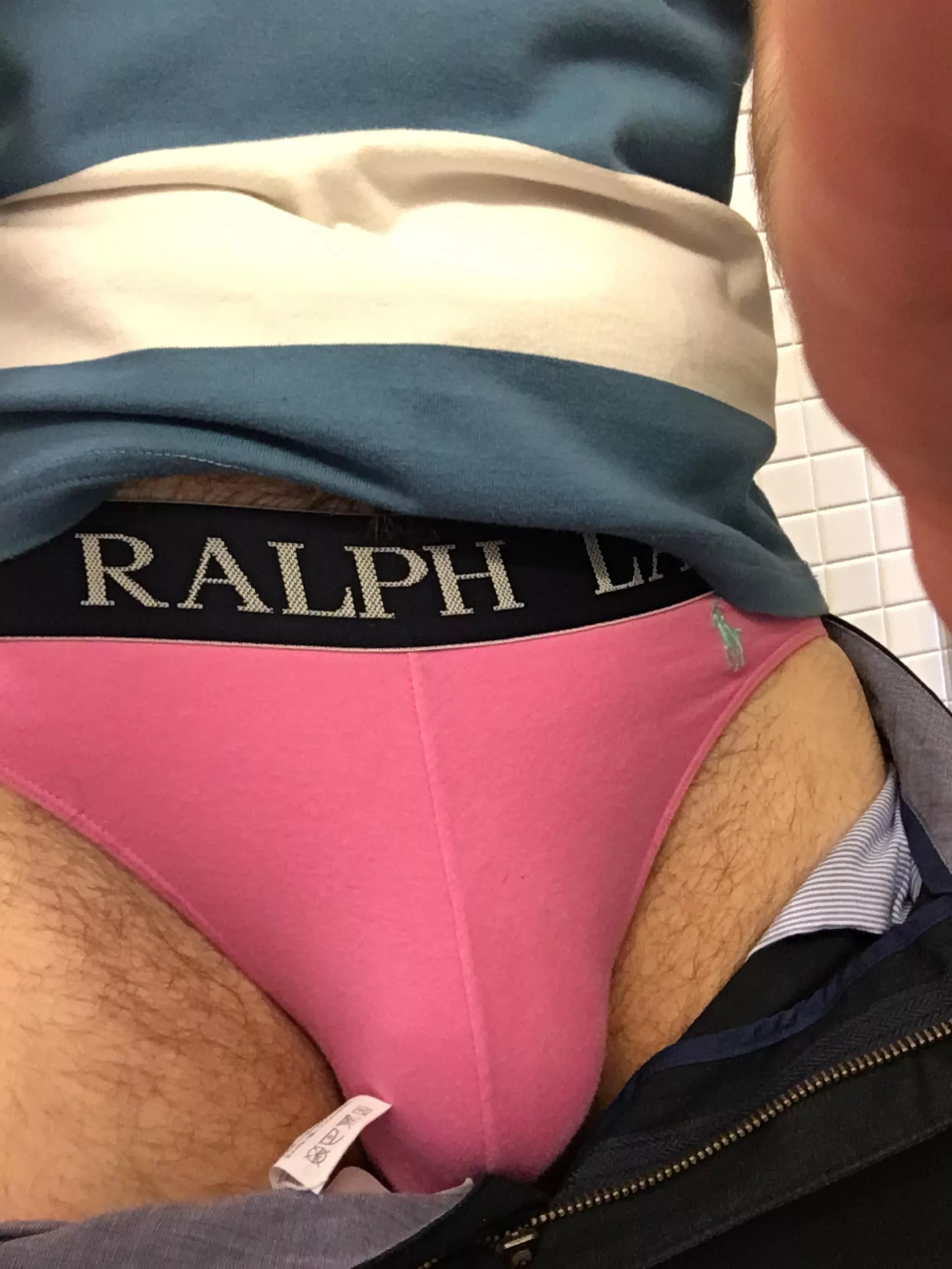 I don’t own many pairs of pink underwear. But I love these, I should wear them more often (42)