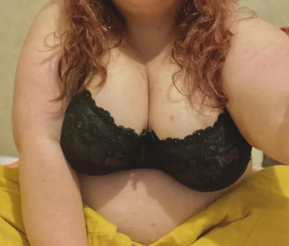 🖤 I should be sleeping right now