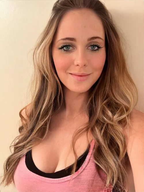 Just a normal selfie but definitely not the type of photos on my OF.😉 OF link below👇