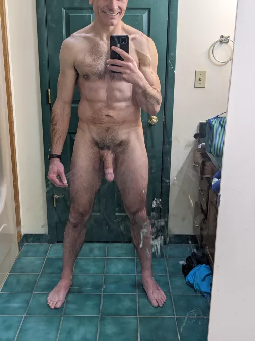 Just hanging out passing the time any comments welcum 😈 (36)(m)