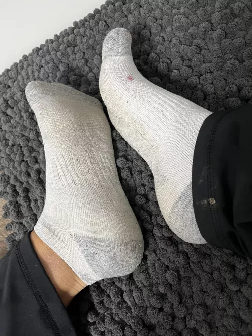 Just took my shoes off and these are still damp.. and stinky of course 😇 [female]
