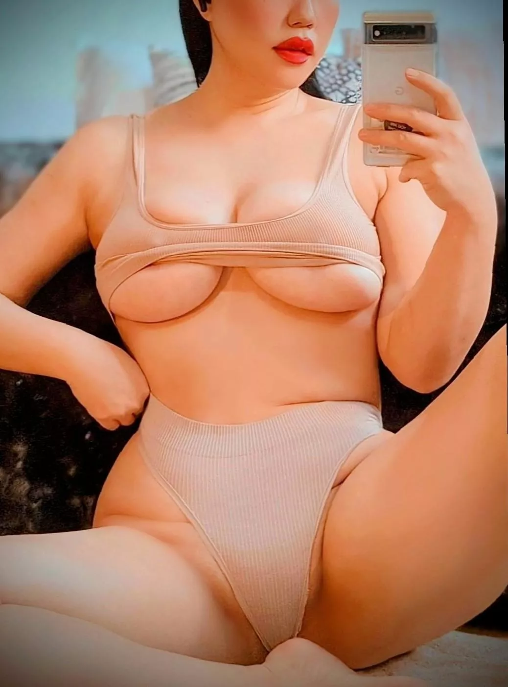 Obsessed with showing off my natural assets... can you blame me? 💘💘💘