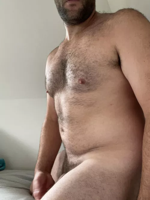 Want to play with these daddy nipples and soft chest hair? 🧔🏻‍♂️😘🧸💝