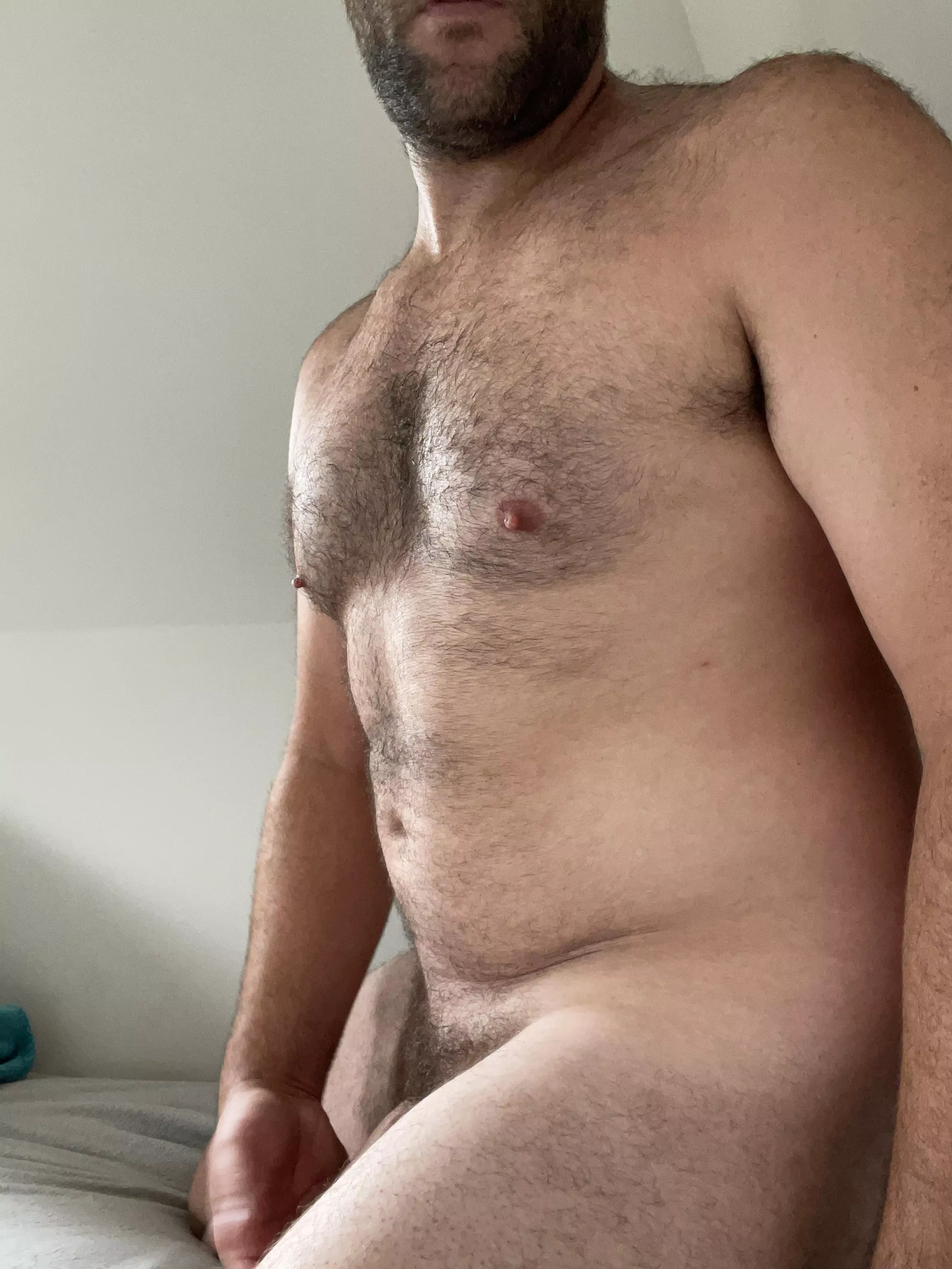 Want to play with these daddy nipples and soft chest hair? 🧔🏻‍♂️😘🧸💝