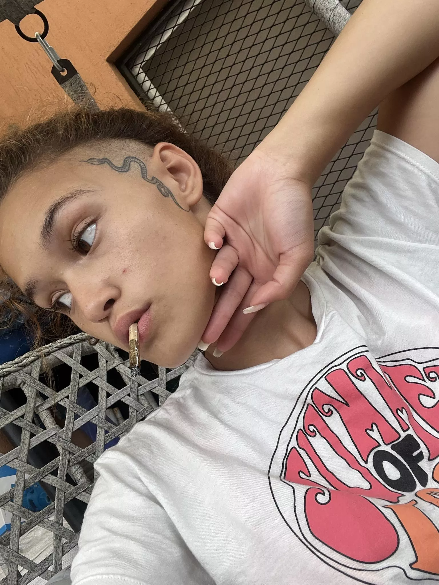 Who wants to get high and fuck?? 😈😻