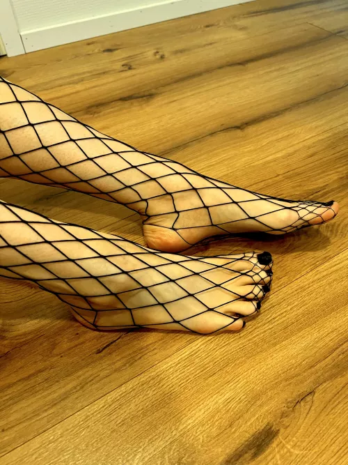 Would you rub my soles 😍