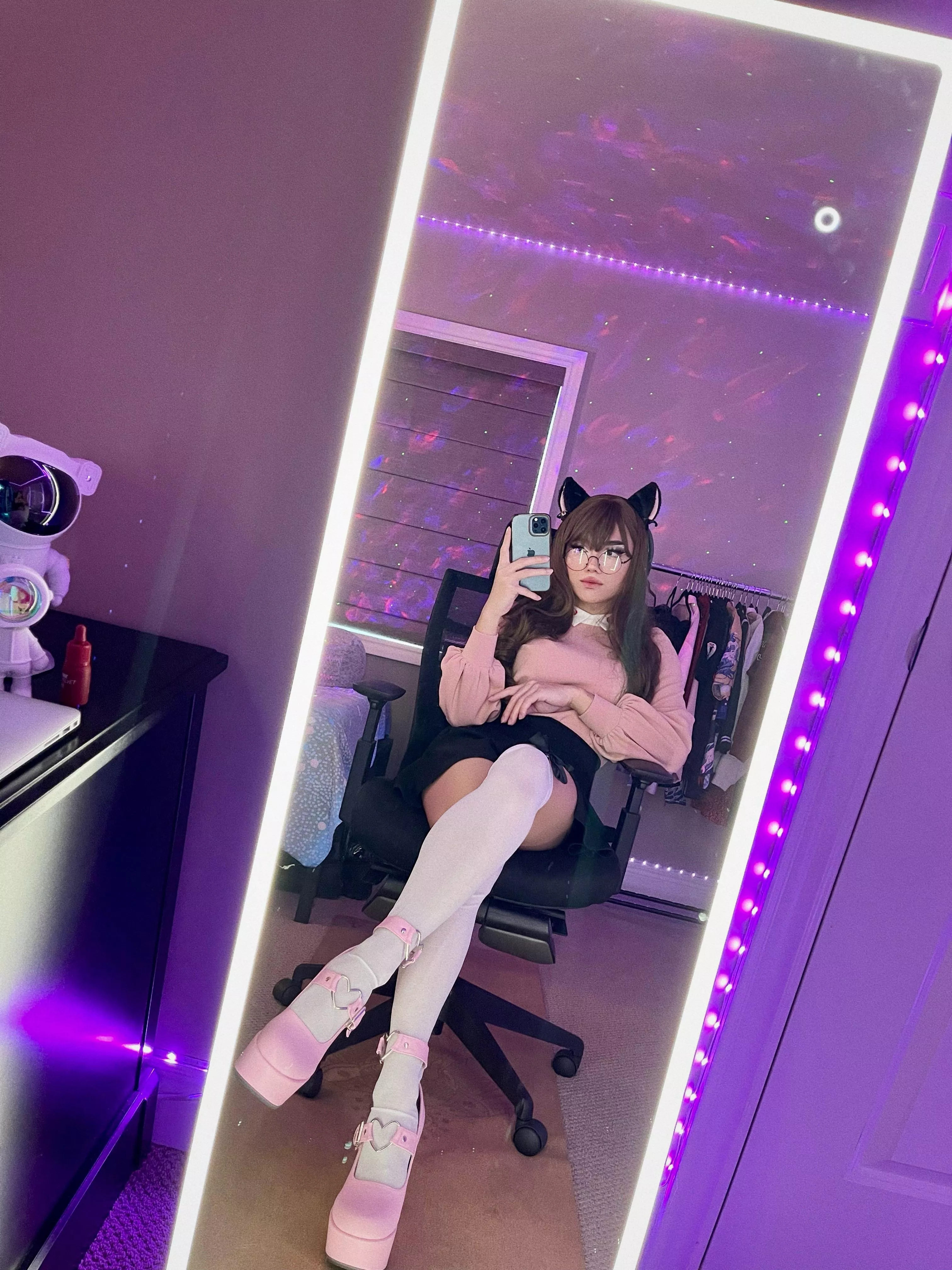 your favourite filipino femboil ☺️