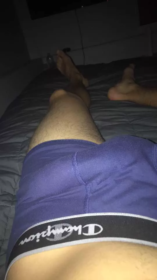 19 years old college guy Looking for a good friend to talk about anything I don’t mind really, I’m into sports, tech, cars, girls, movies and tv. Hooping for some true male bonding that’s never a bad thing. Just be around my age and be cool with sh