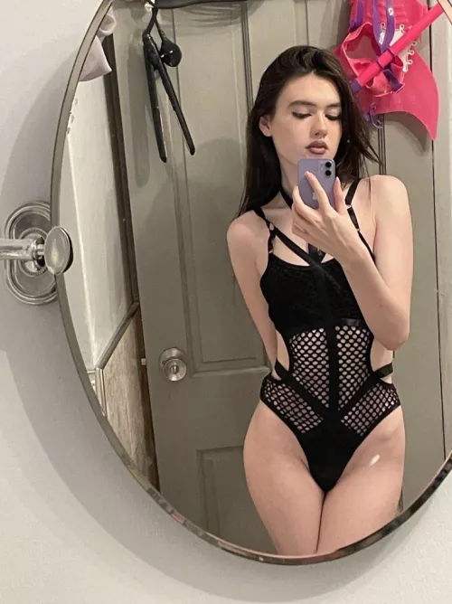 19 Y/o gamer girl <3 cum play with me 😉 <33