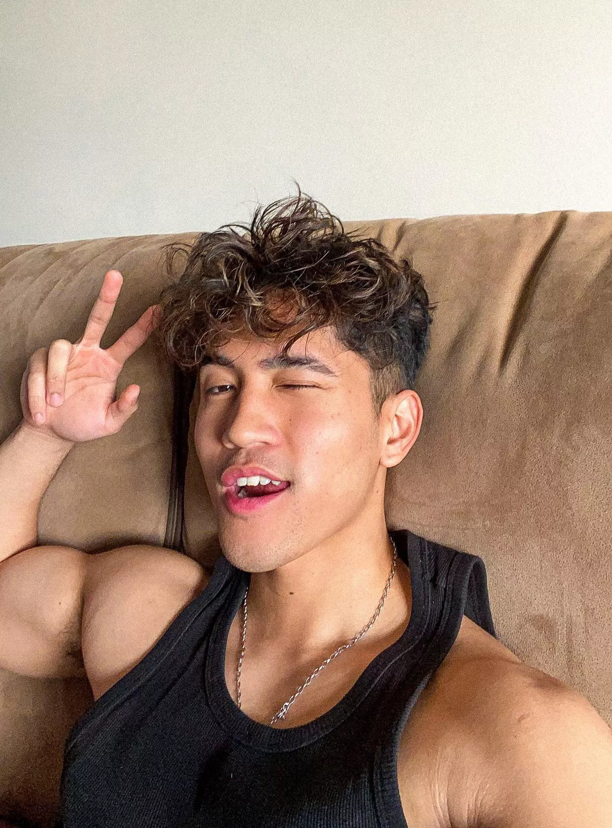 [20s] i look better naked