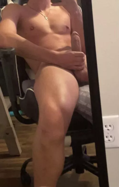 21 m college looking for same and good looking. Hmu with pic sc-Benbrown496