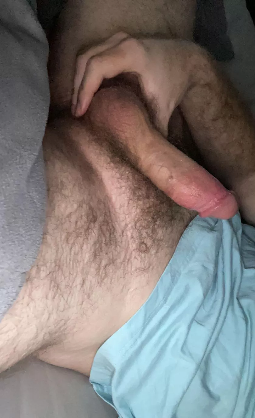 21 m USA hairy college guy looking for bros to JO with hmu @shawneg001