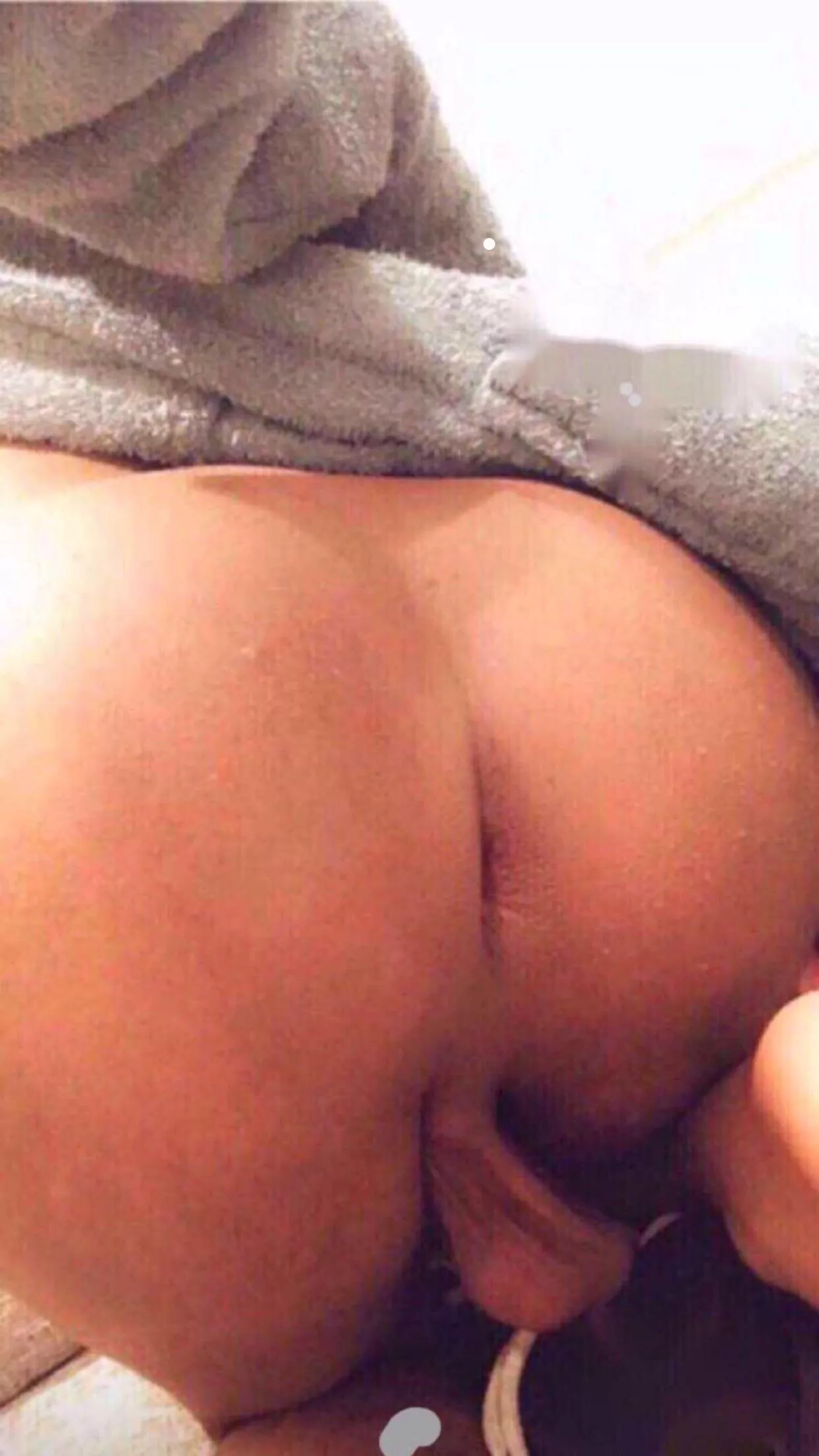 24, I've got a big Arabic booty and i'm not afraid to use it do u want to join and put ur Asian cock inside me