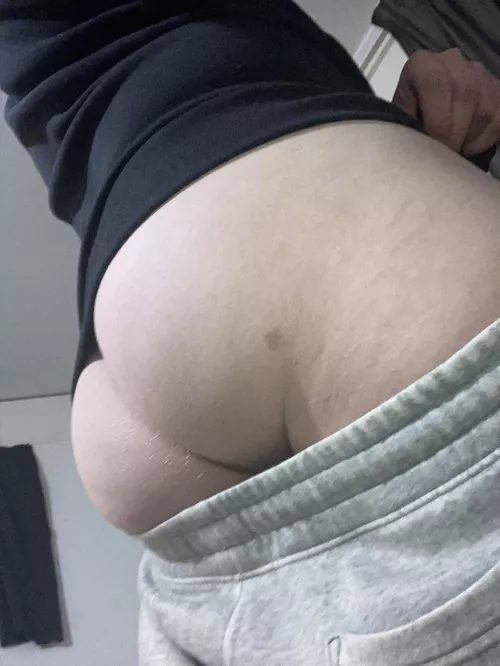28 m uk for a big bad bi lad dm open (don’t comment I can’t see them just dm me)