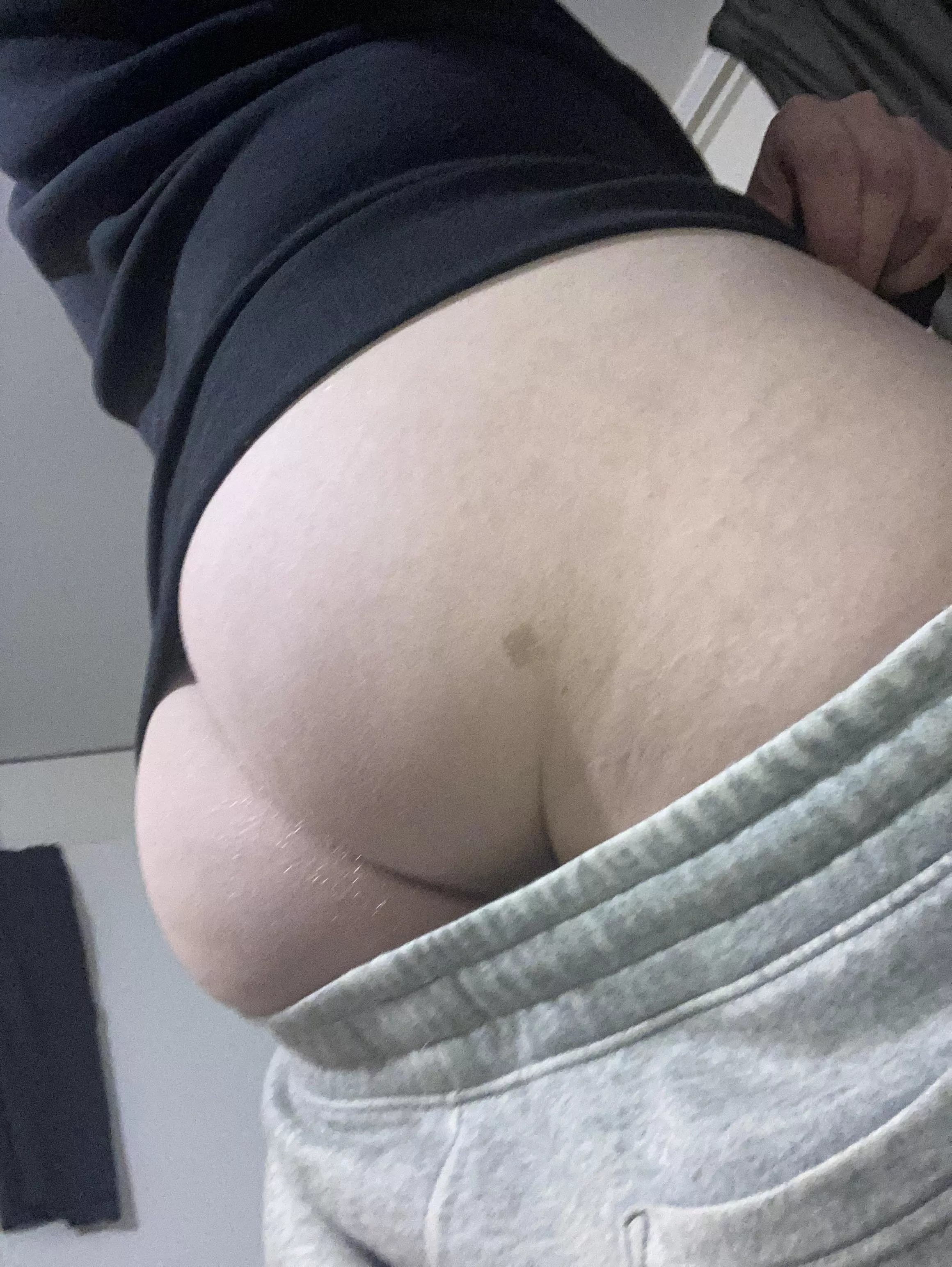 28 m uk for a big bad bi lad dm open (don’t comment I can’t see them just dm me)