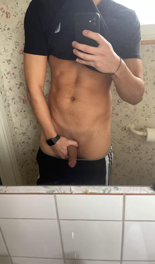 [30] bored and horny, let’s chat.. 😌