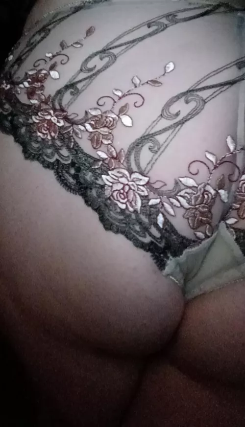 40[f] i dressed up in layers of pretty for u tonight... 🥰💋