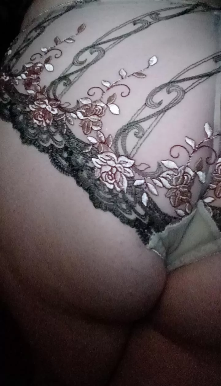 40[f] i dressed up in layers of pretty for u tonight... 🥰💋
