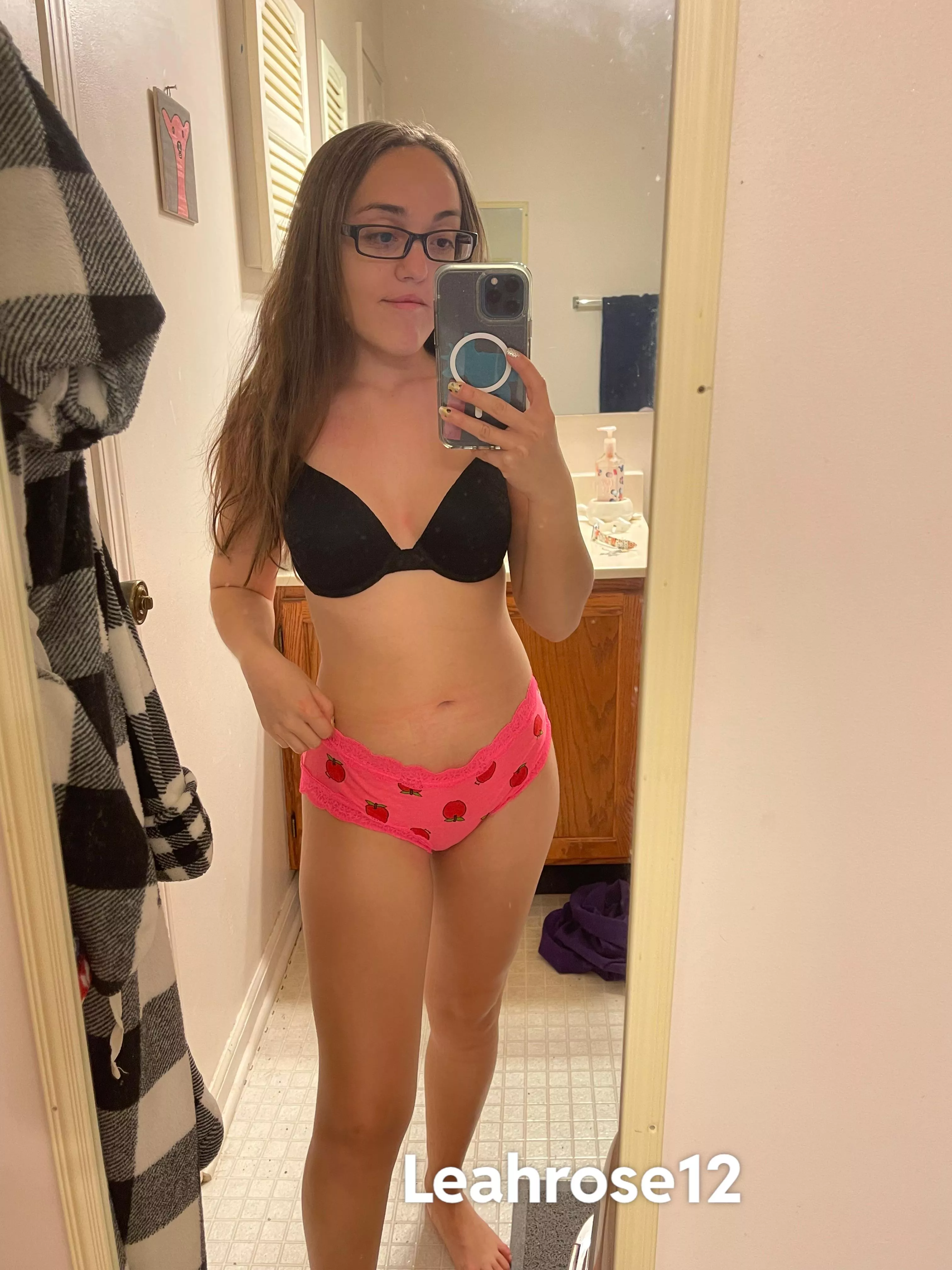 4’8 petite what would you do to me? 💕