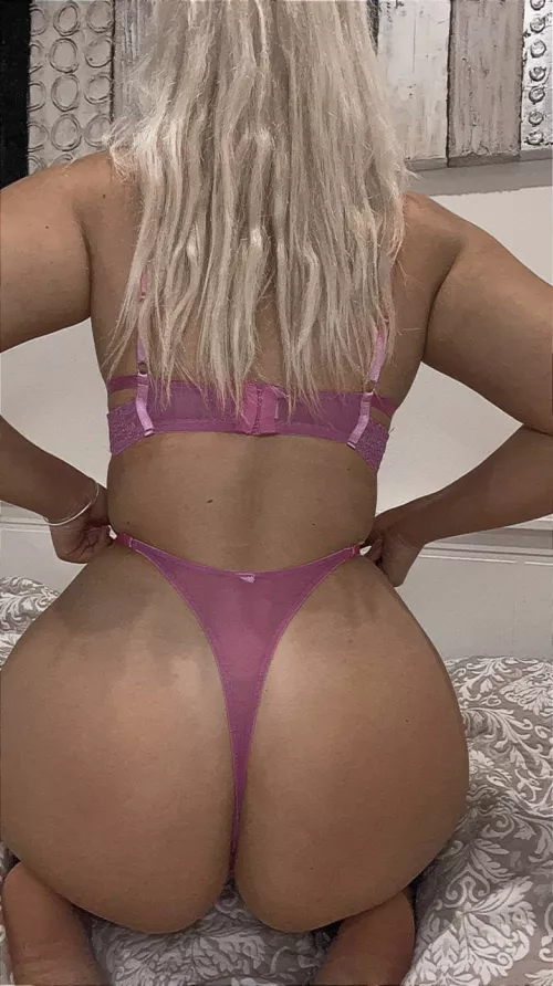 A thong on a booty is like a frame around a picture 😋