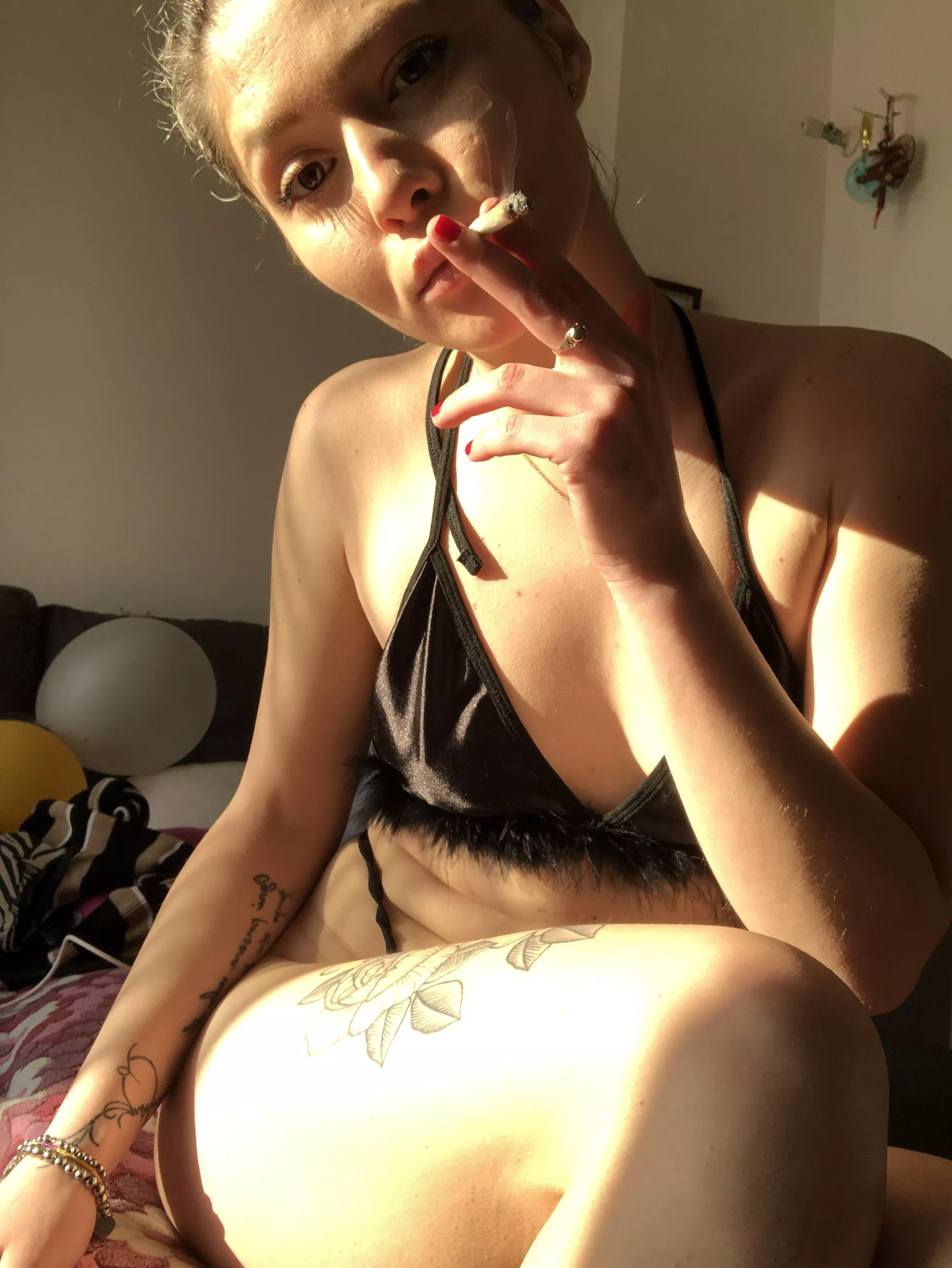 Blonde ,smoke ,hihi