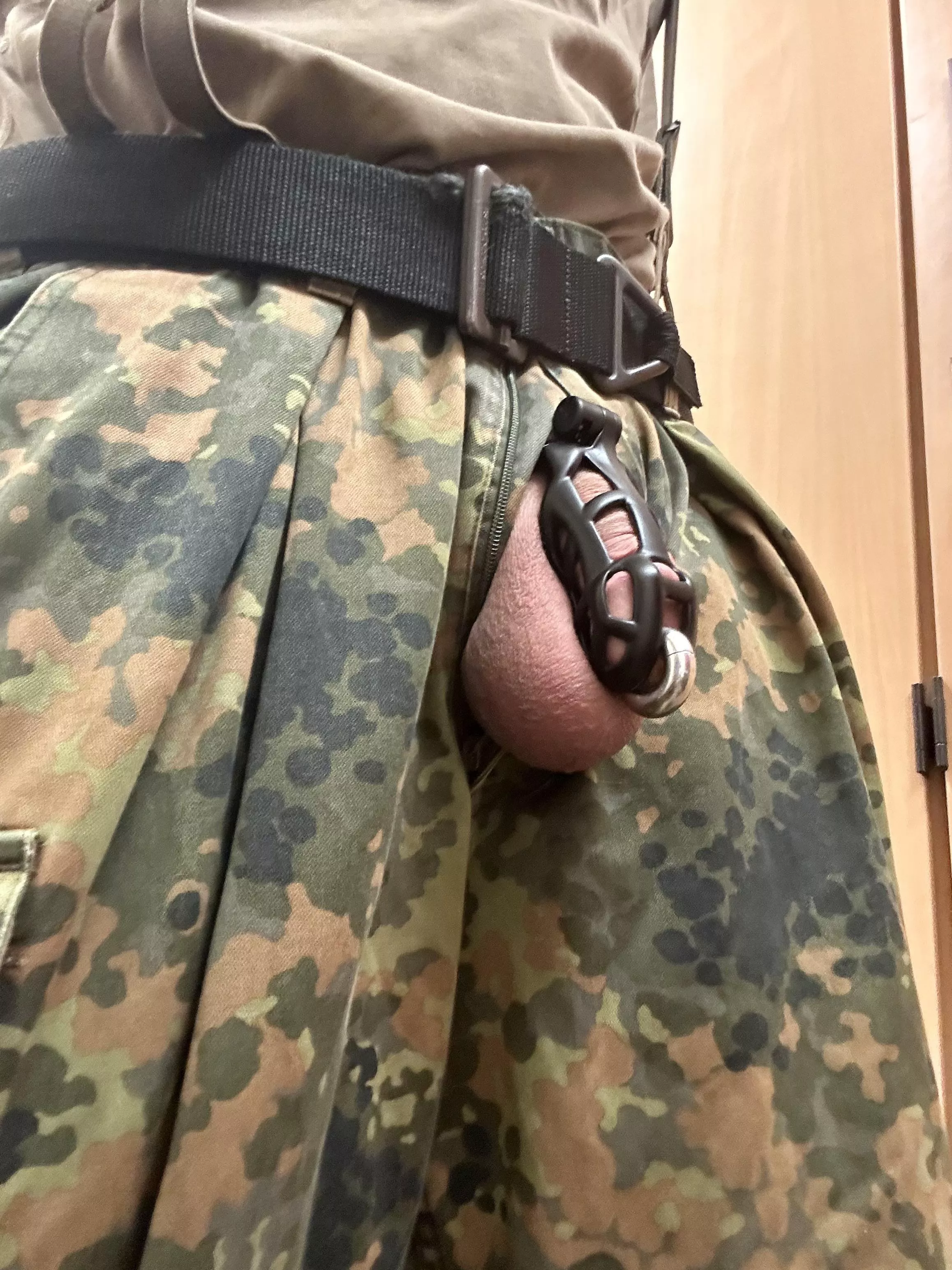 Caged and ready for you 😜