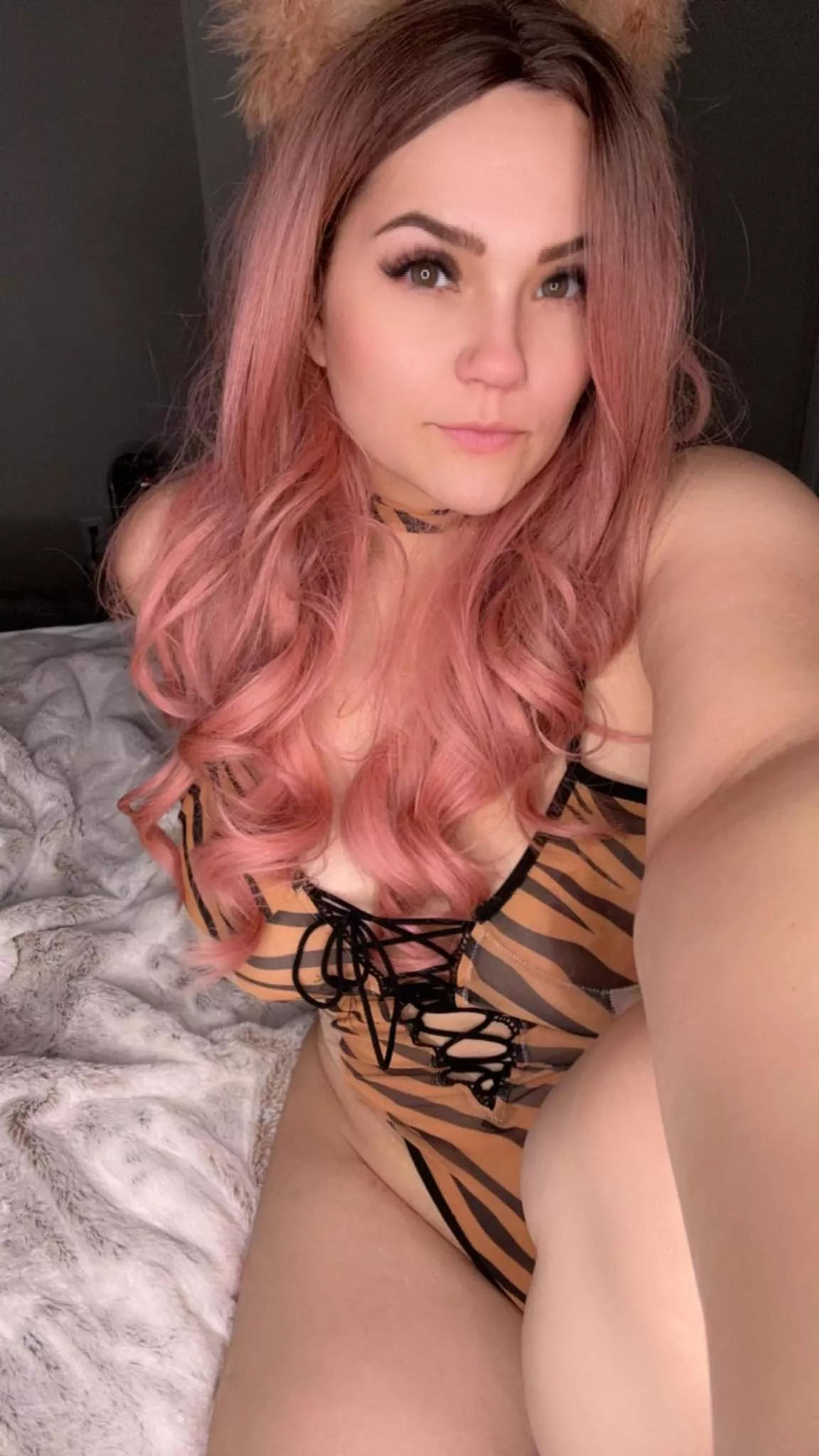 come play with this pussy cat bby.