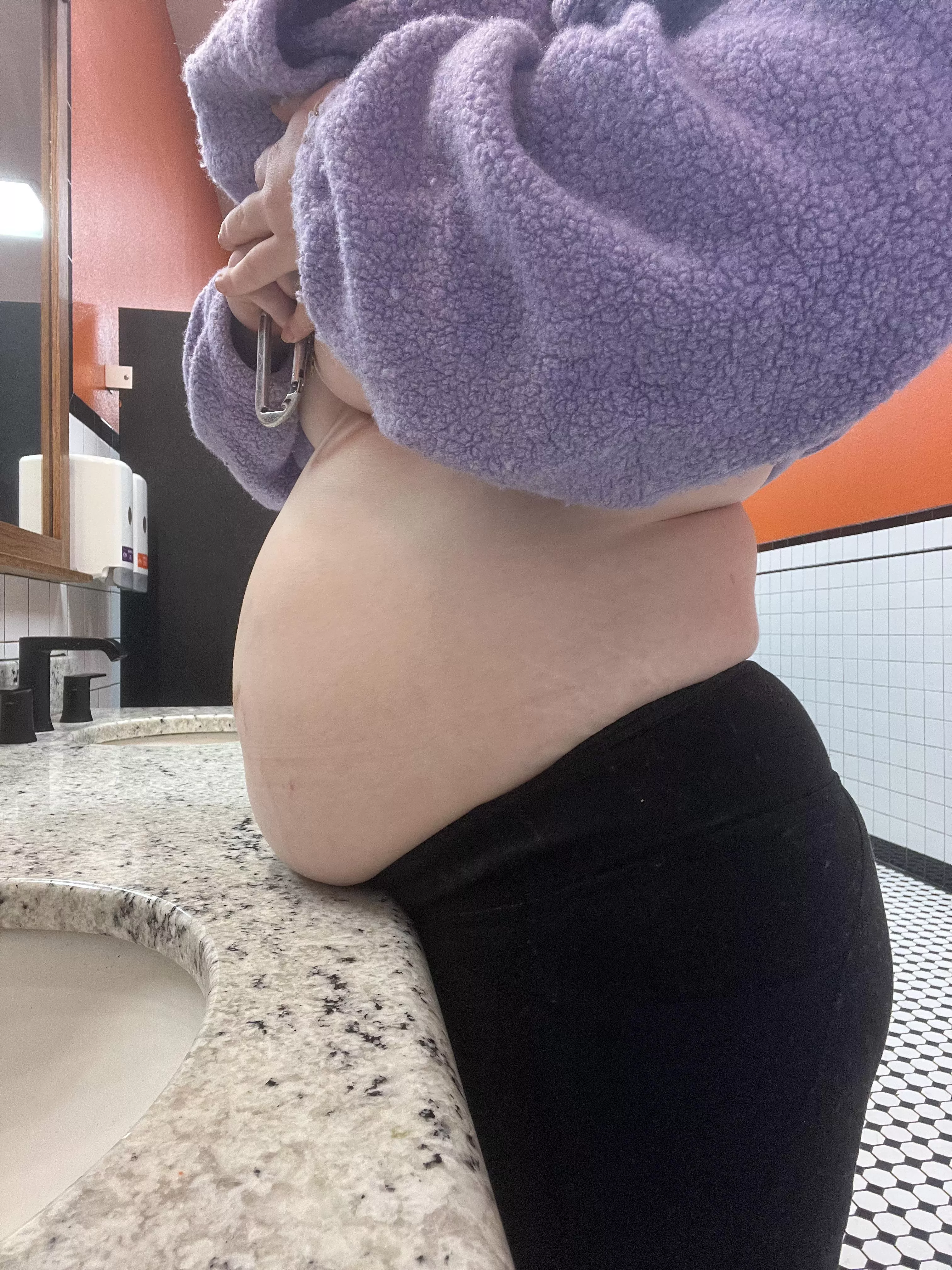 definitely over did it last night still bloated this morning🤤