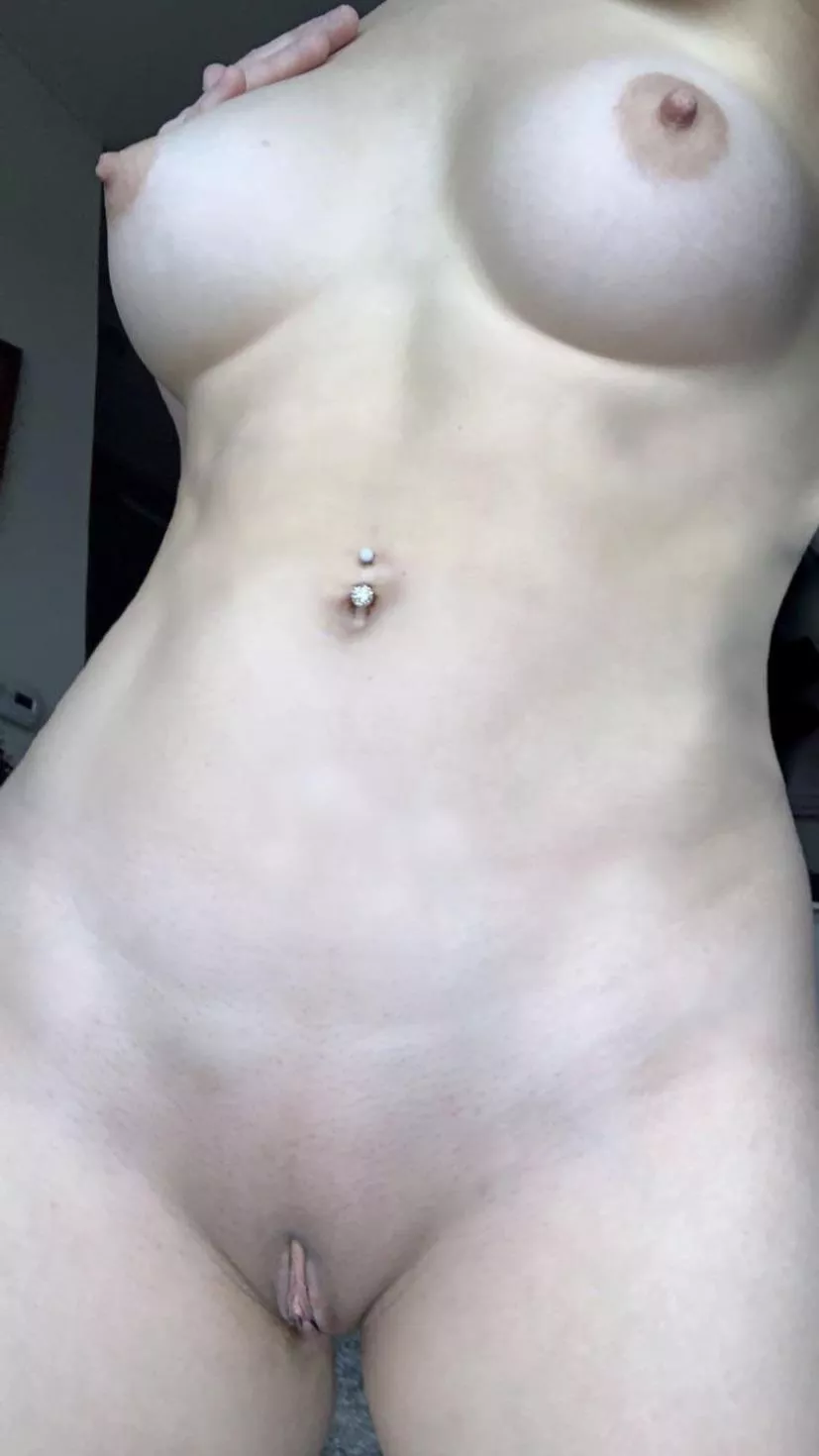 (F) 21, Please rate me