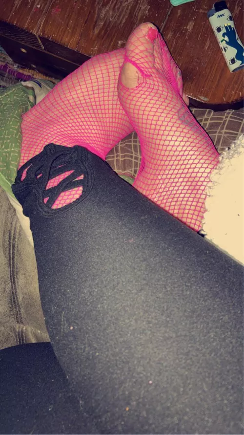 Fishnet feet ready to go