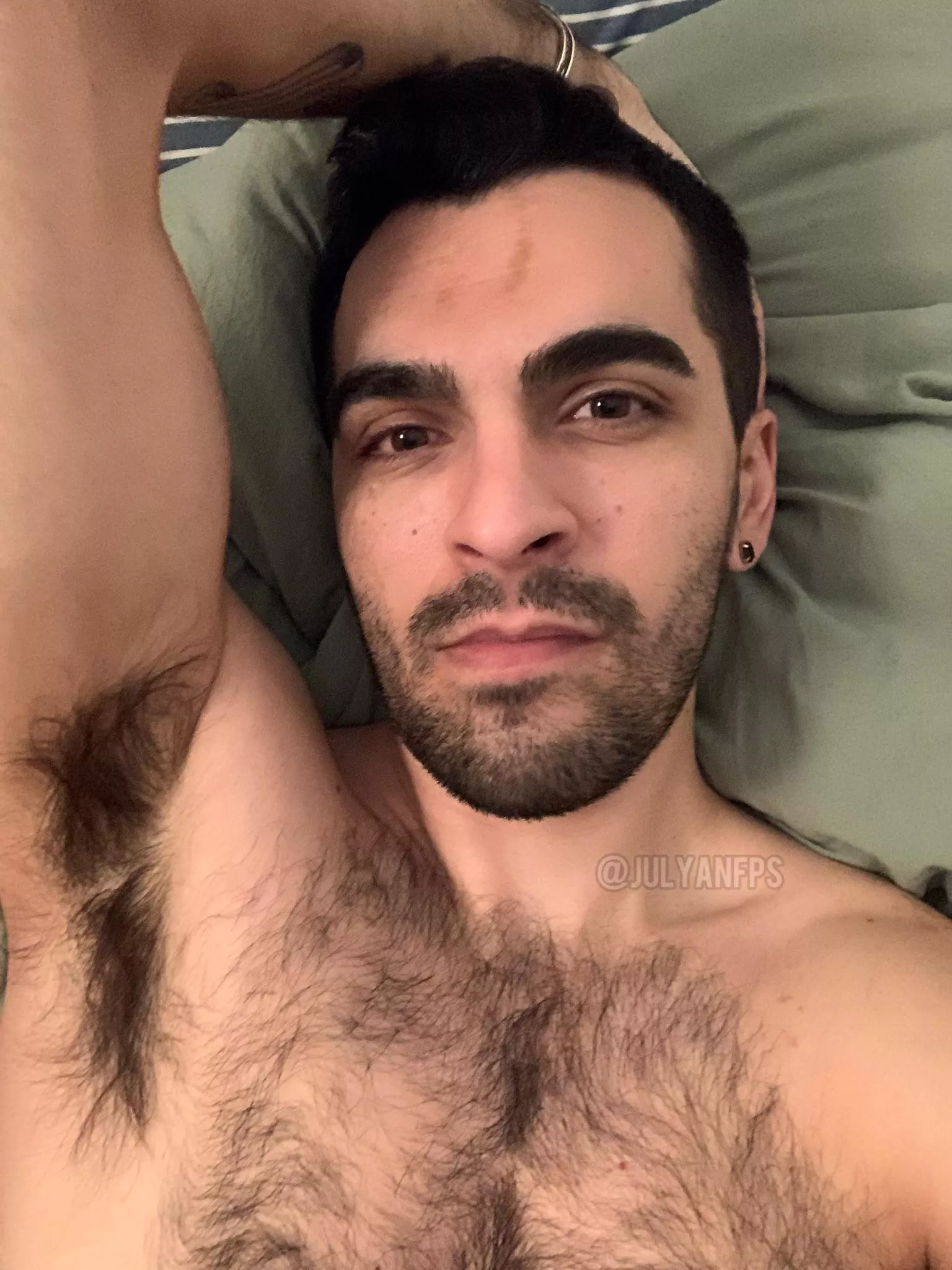 Good mornin from me and my super musky pits 😜