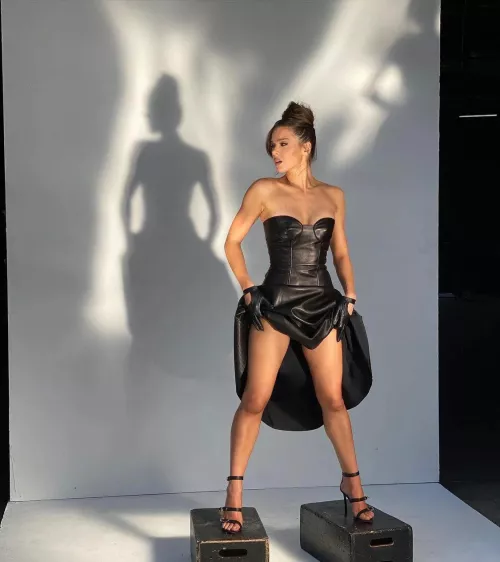 hailee steinfeld owns me right now