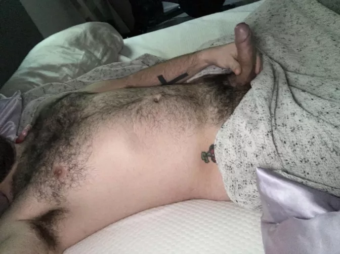 Hairy Armenian looking for other hairy bros add me adonisxcx