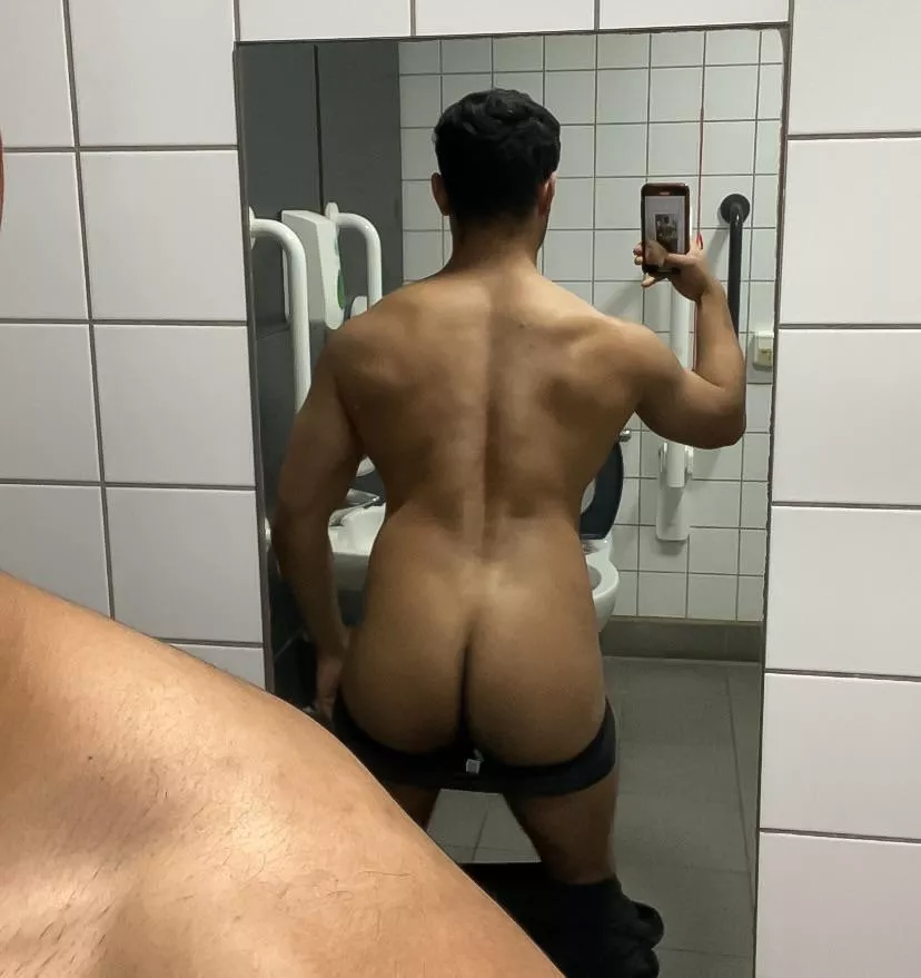 Heavy back day. Would you lick the sweat of my back?