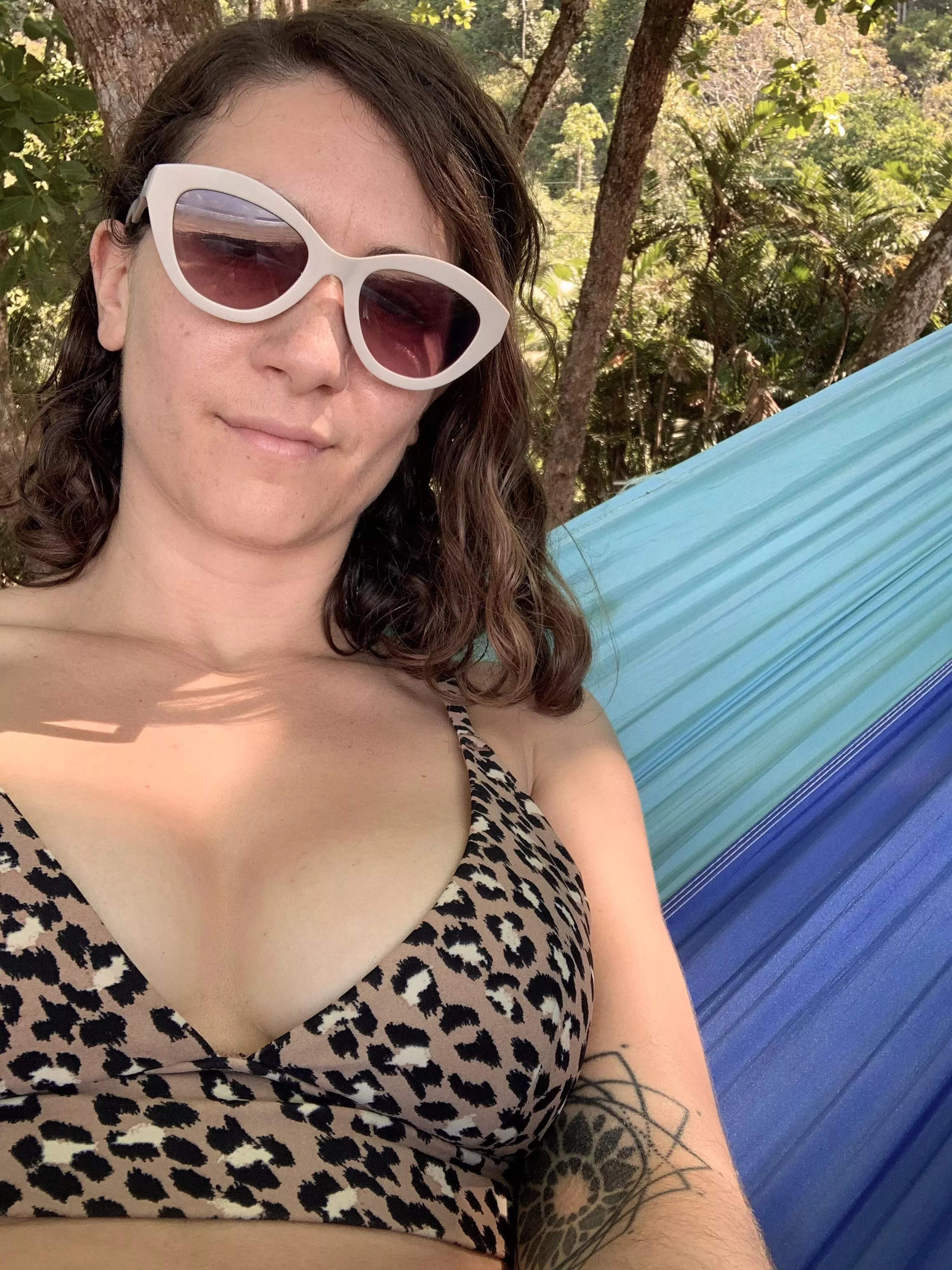 Hi from the beach 🐆 [f]