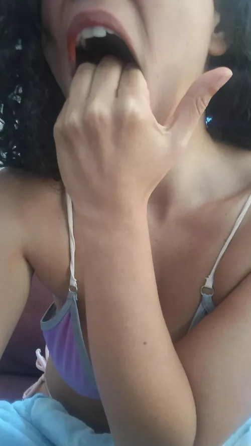 how many fingers fit?