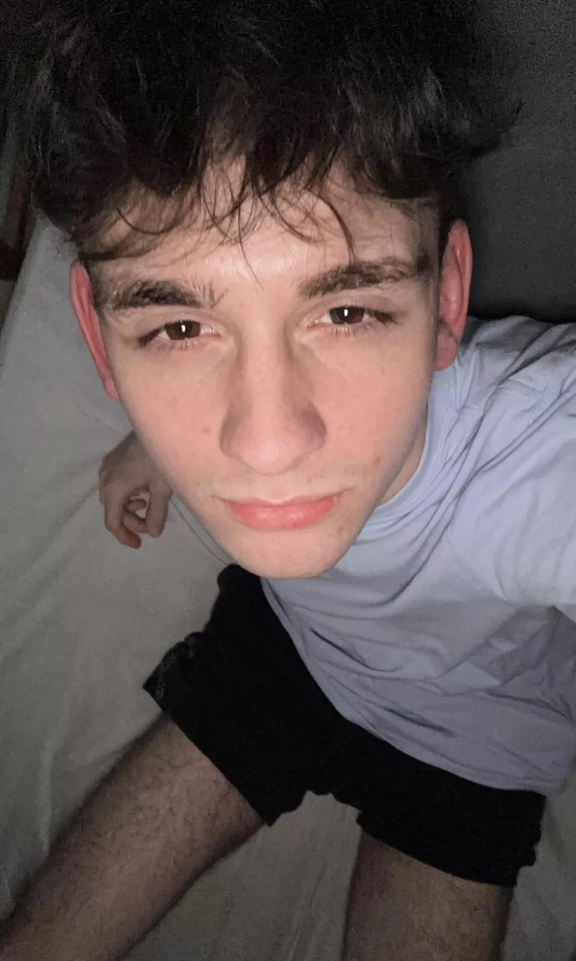 I dont wanna post nudes here, but i won’t mind if you come undress me