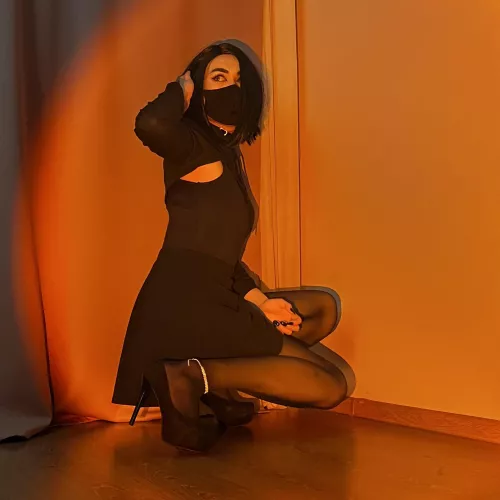 I know my curves isn’t perfect, but will you enjoy me anyway?😞