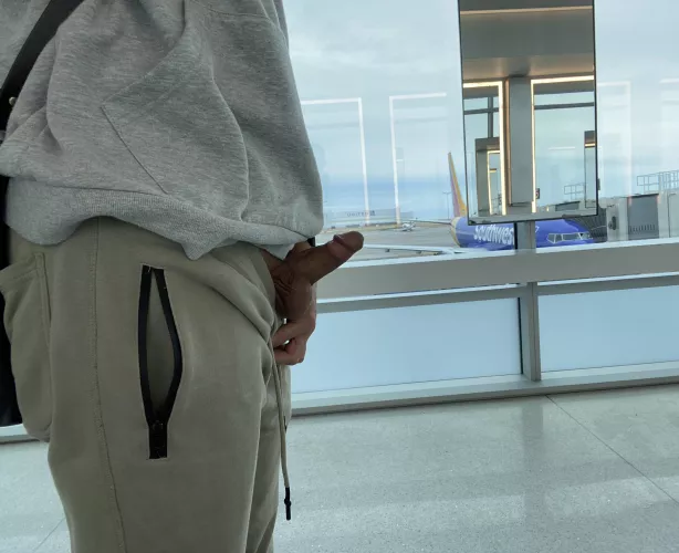 I snapped this pic in a bathroom at DIA right before someone walked in 🤭