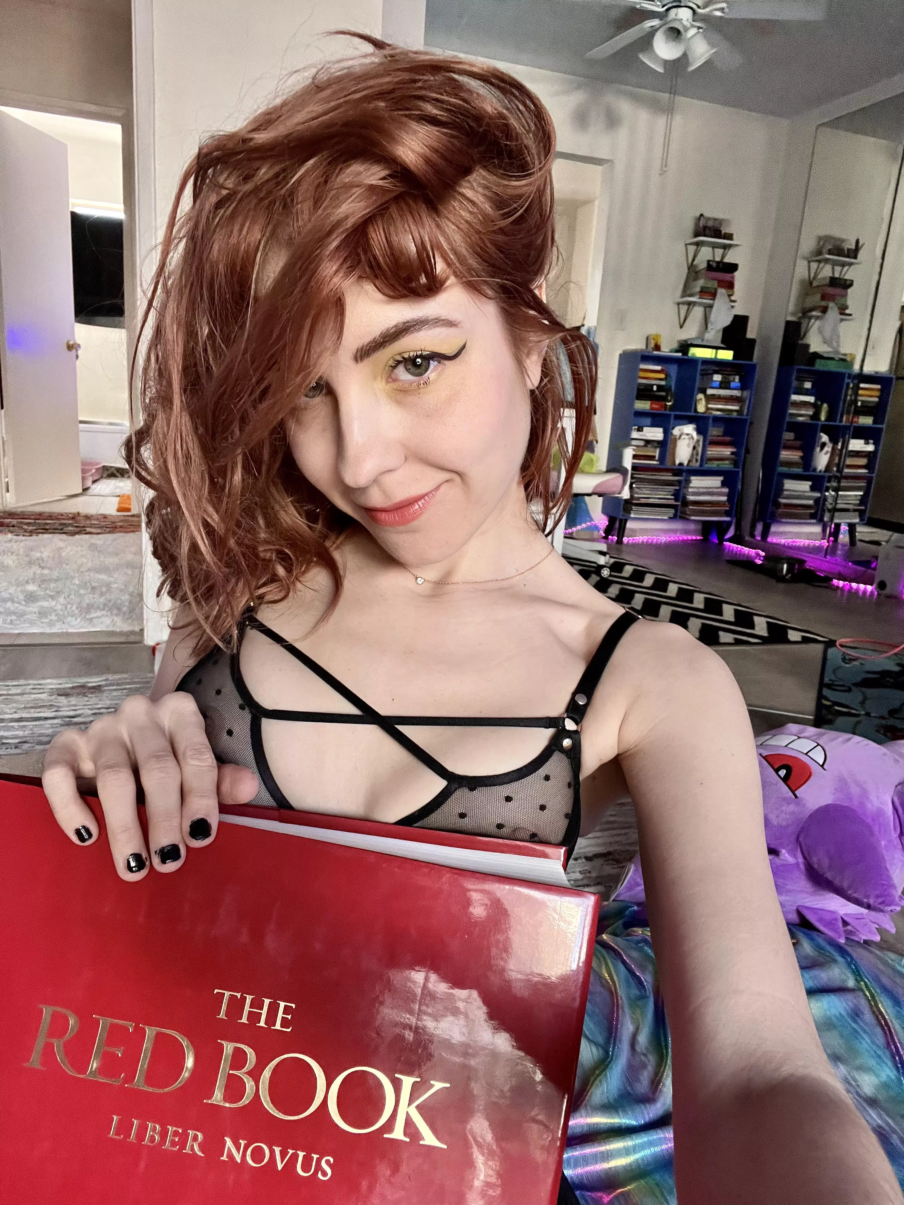 Let’s read Carl Jung to each other and discuss our dreams?🌹