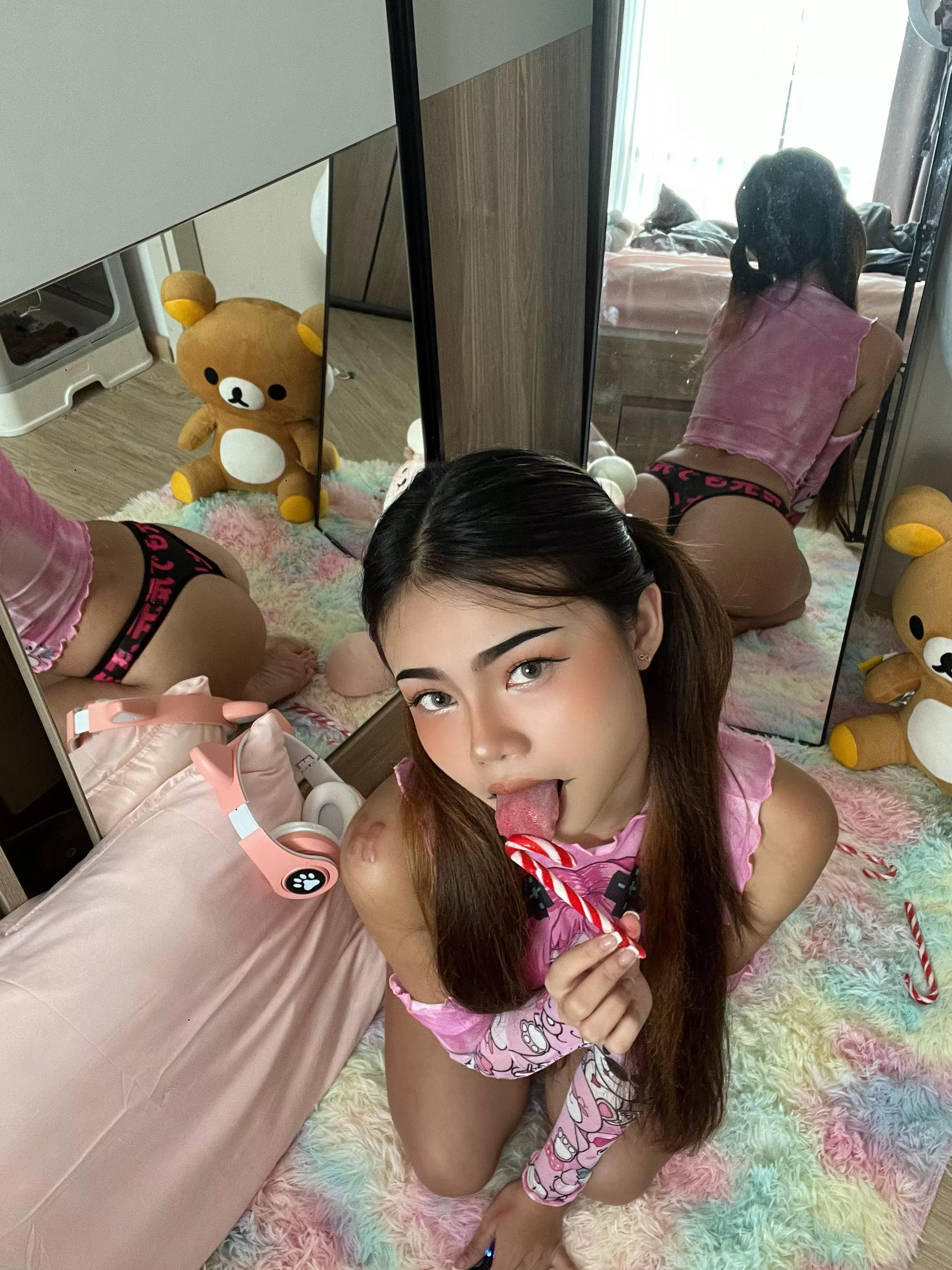 Little girls like to lick and do more naughty things