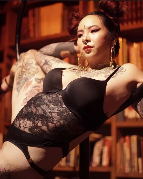 Look at all that delicious hair ready to be licked