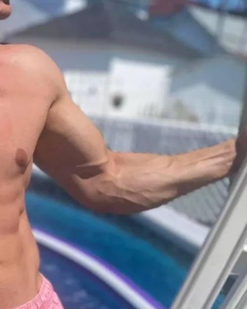 missing the pool 🤩💦