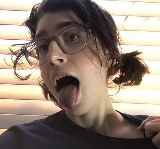 Mouth is wide open, waiting for you to deposit snacc