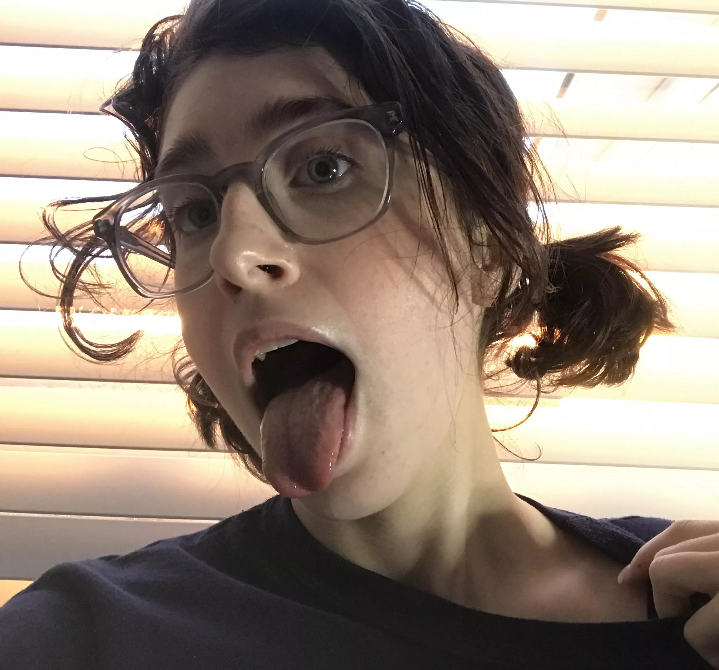 Mouth is wide open, waiting for you to deposit snacc