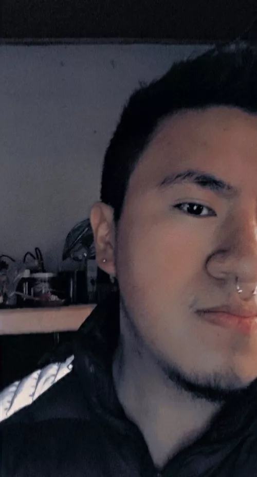 My friends says I look asian, what do you think? Anyone up to play? 😺