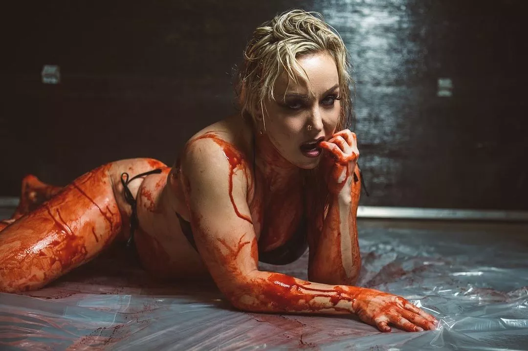 Seductive Taylor Wilde